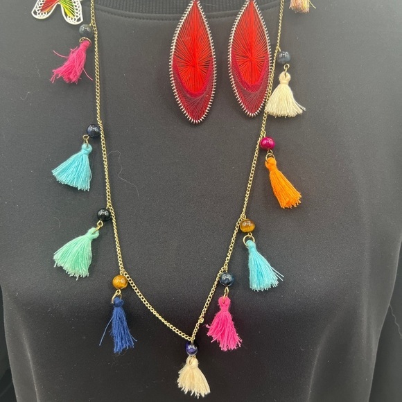2 Pairs of string earrings and Tassel with semi precious beads necklace - Picture 4 of 7